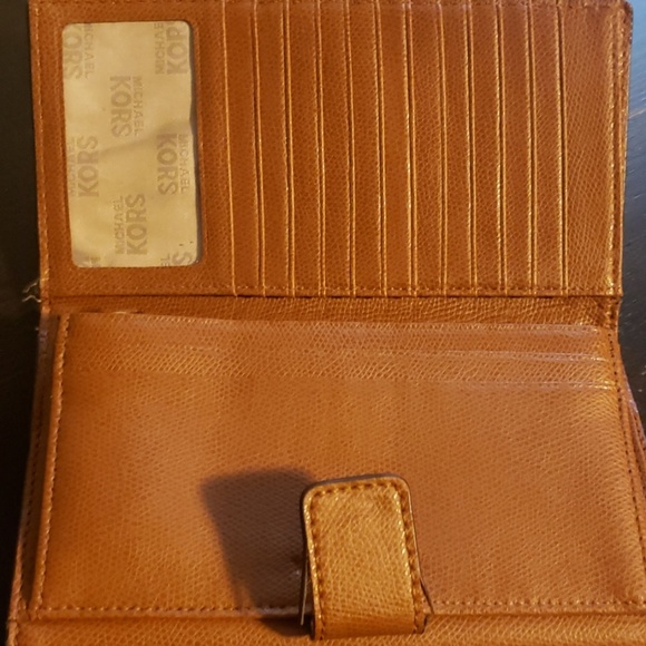 Mickeal kors wallet - Picture 2 of 5